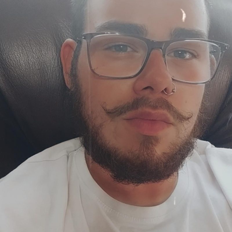 Bolo de espinafres com cobertura de chocolate | Por André Teles